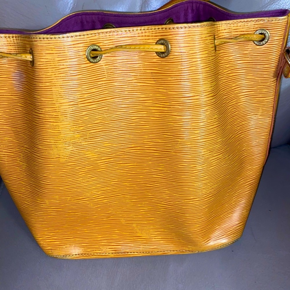 Authentic Louis Vuitton Noe Epi MM bag in canary colour - Picture 4 of 16
